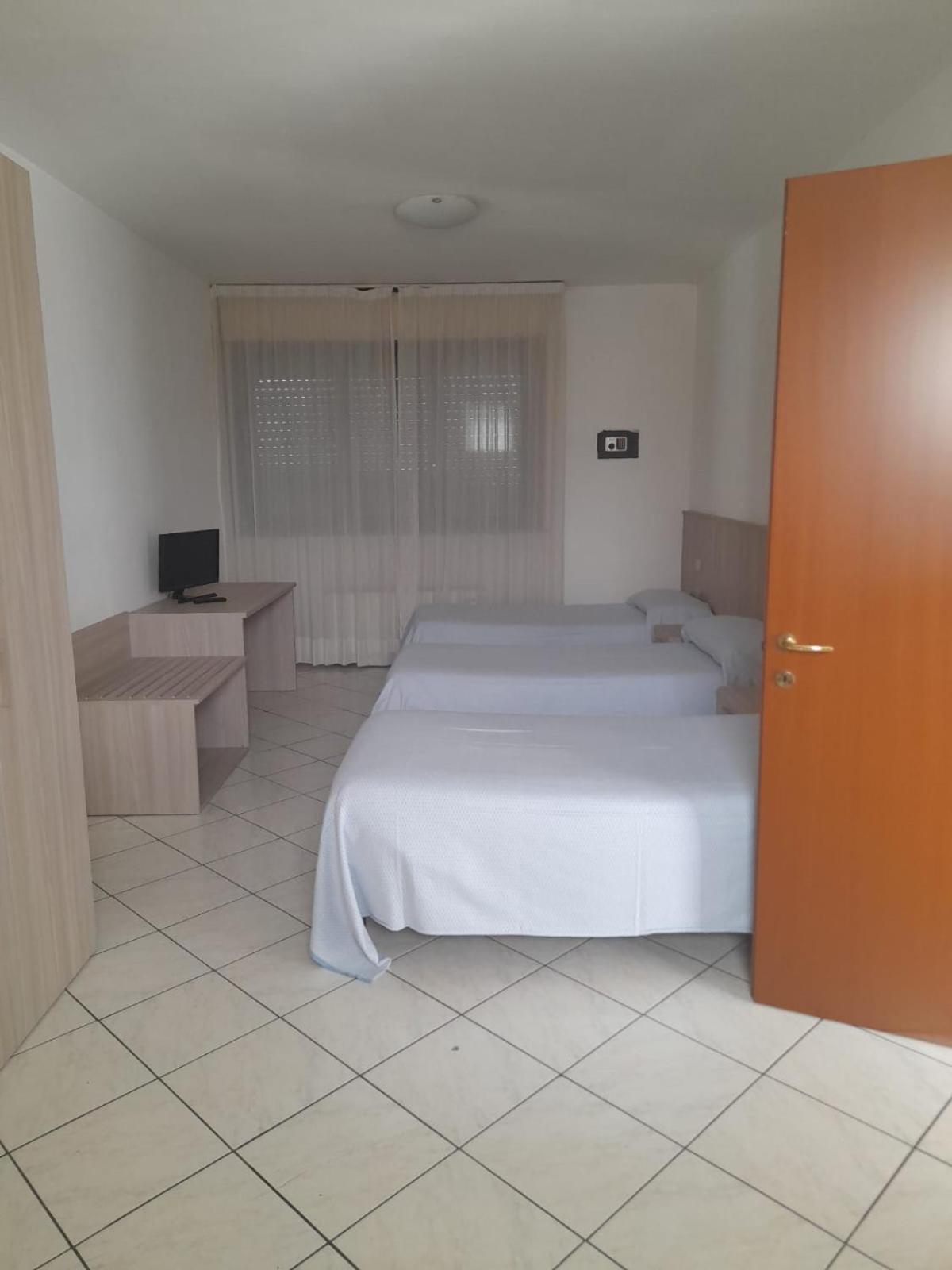 Hotel Residence La Fontana Марьяно-Коменсе Экстерьер фото