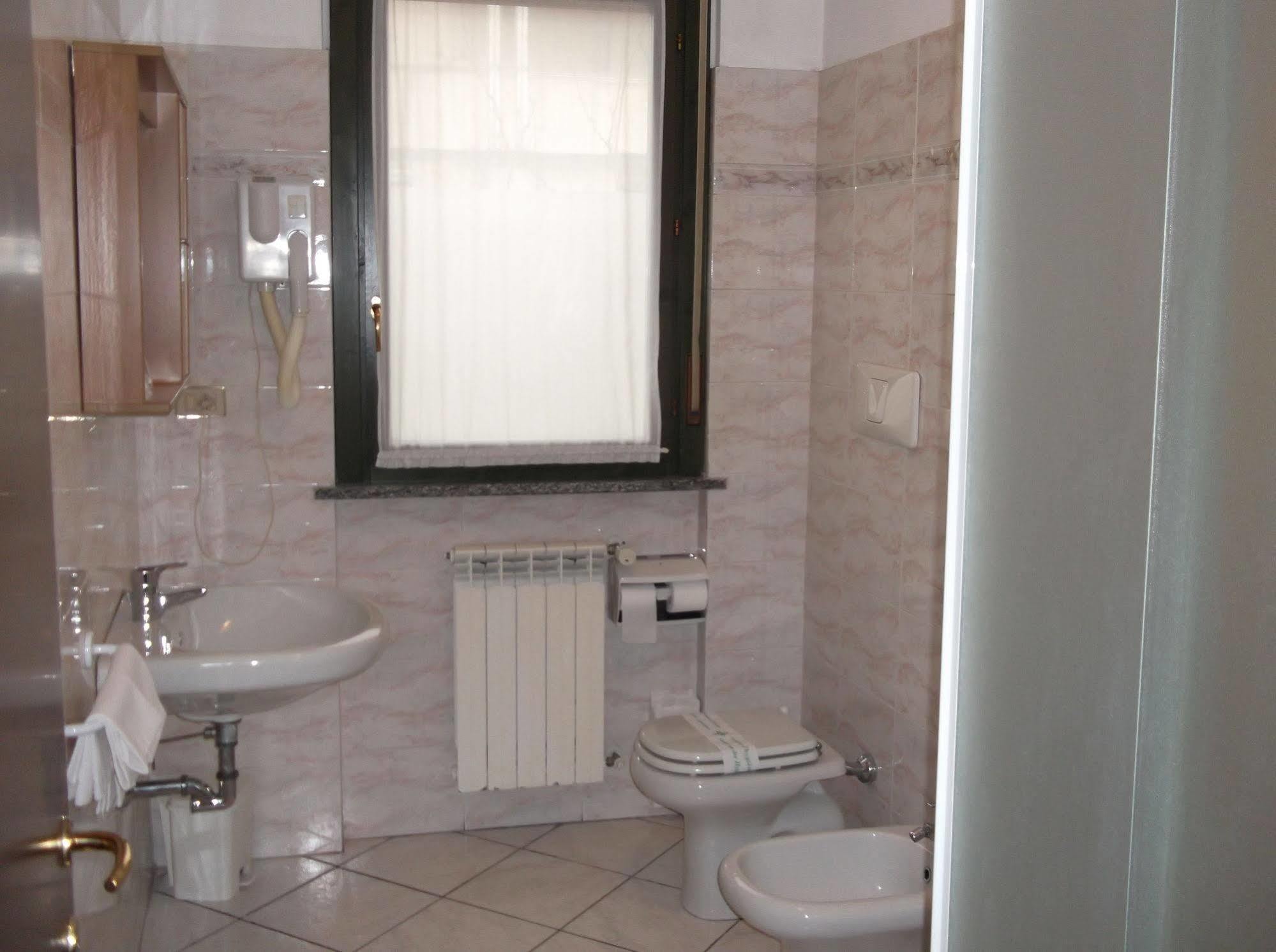 Hotel Residence La Fontana Марьяно-Коменсе Экстерьер фото